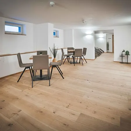 Schloss Haindorf 3* לאנגנלויס