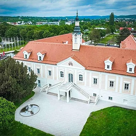 Schloss Haindorf 3*